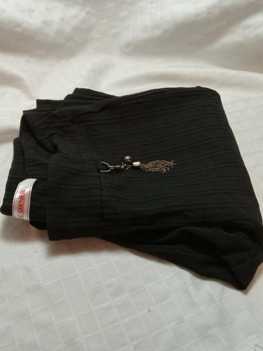 Y2K Le Grenier stretch black pant with relief and a metal boho pendant